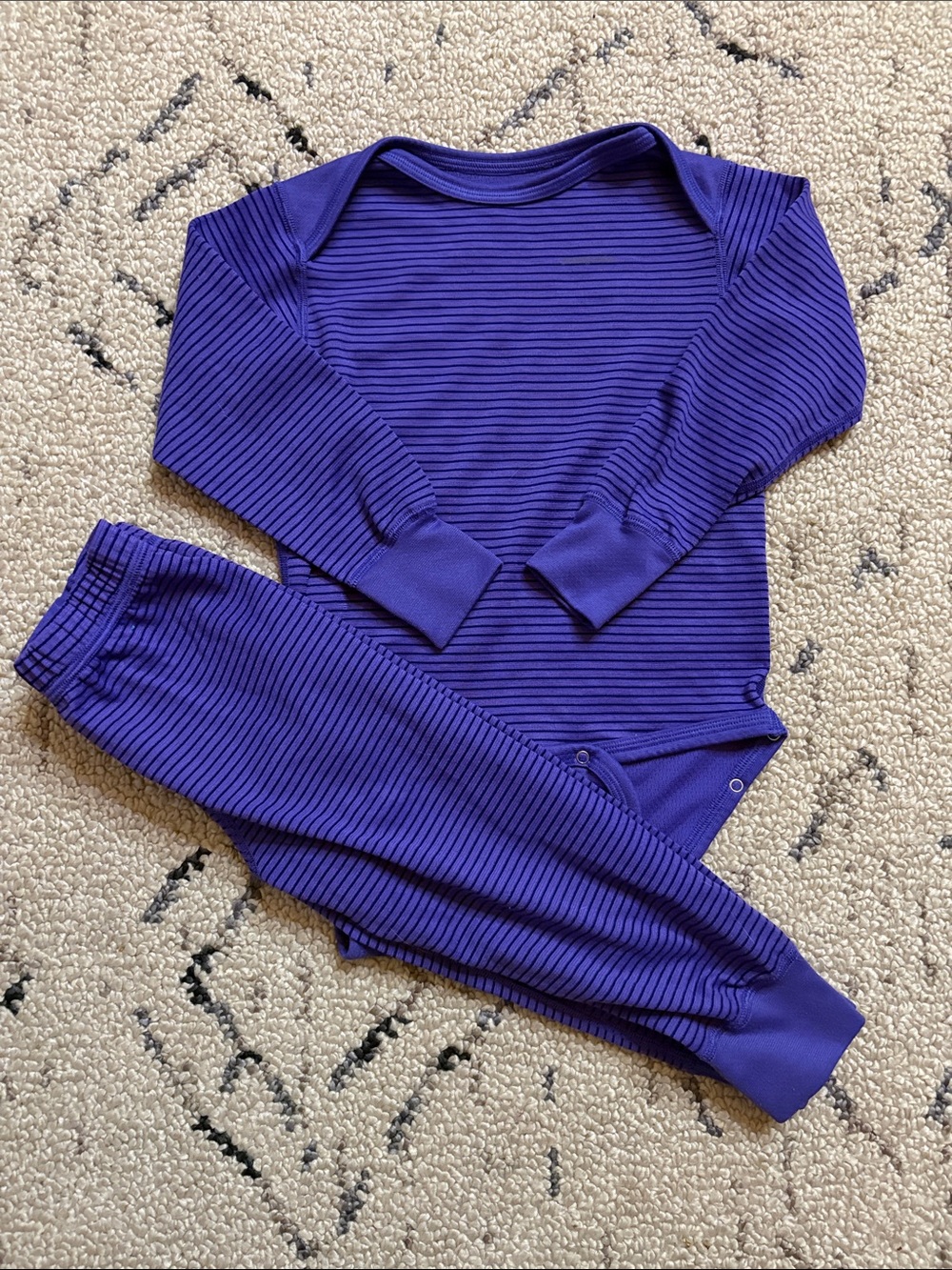 Patagonia Baby Capilene® 3 Midweight Baselayer Set
Sz BABY 2T
Color: Solano